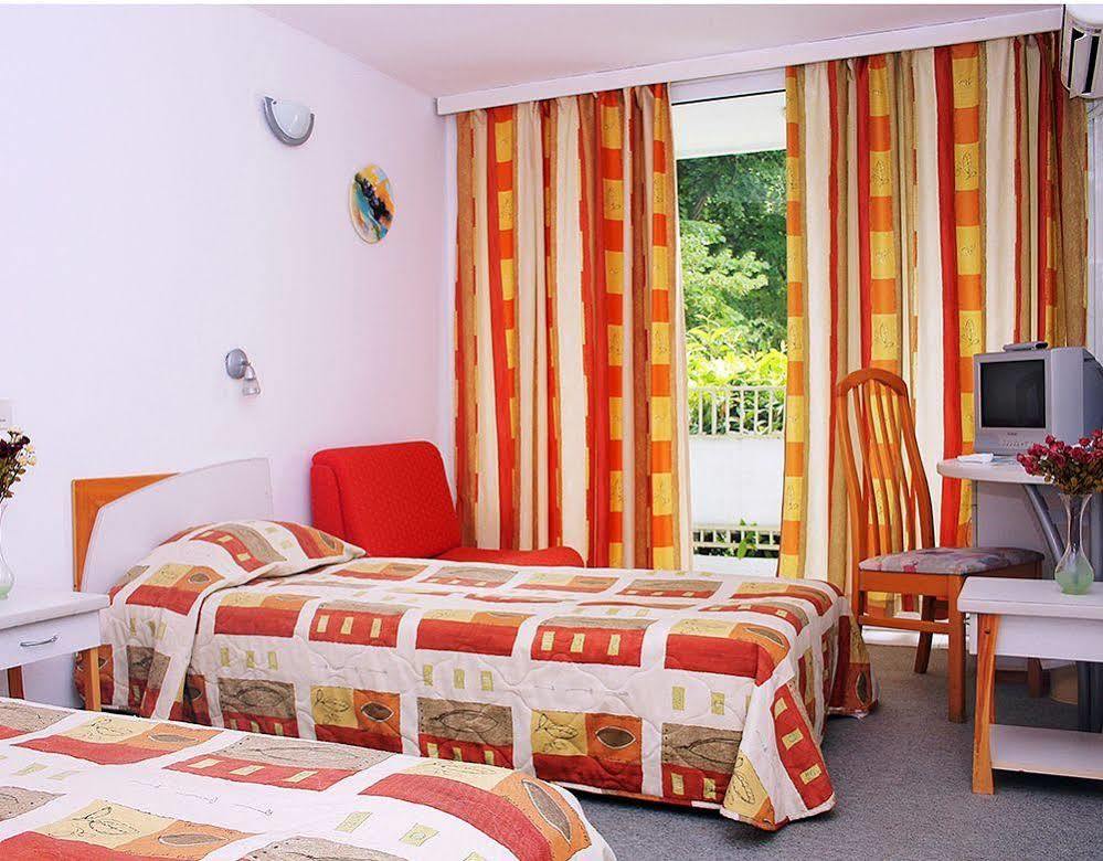 Althea Hotel Albena Buitenkant foto